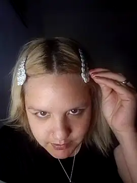 Snapshot of shaynarg chatting on 11.14.25 shaynarg online show from 11.14.25