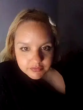 Snapshot of shaynarg chatting on 11.18.25 shaynarg online show from 11.18.25