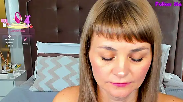 Snapshot of annasimonsj chatting on 10.14.25 annasimonsj online show from 10.14.25