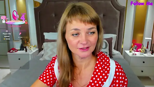 Snapshot of annasimonsj chatting on 10.16.25 annasimonsj online show from 10.16.25