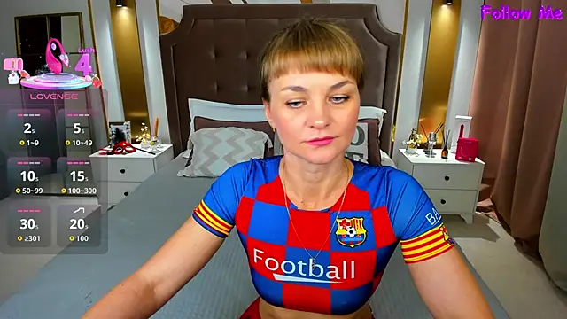 Snapshot of annasimonsj chatting on 11.17.25 annasimonsj online show from 11.17.25