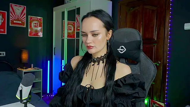 QueenAliss online show from 11.07.25