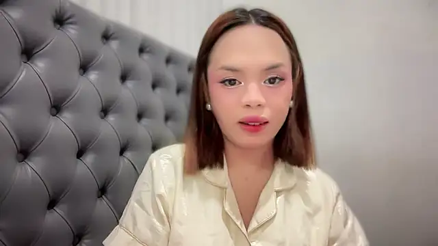 SweetCheska19 online show from 12.16.25