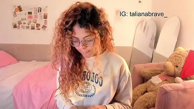 ValienteGirl  online show from 09.30.25