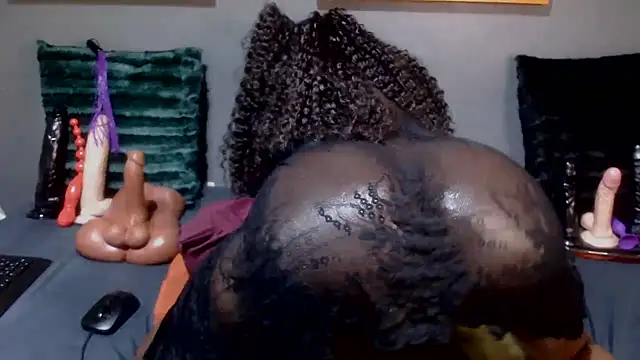 Snapshot of DarkNSpicy4U chatting on 10.05.25 DarkNSpicy4U online show from 10.05.25