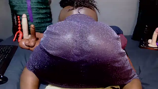 Snapshot of DarkNSpicy4U chatting on 10.10.25 DarkNSpicy4U online show from 10.10.25