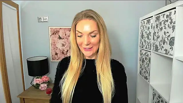 Snapshot of AulloraHoney chatting on 01.03.25 AulloraHoney online show from 01.03.25