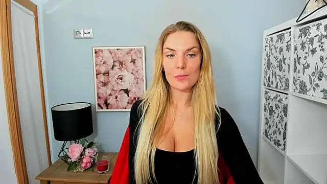 Snapshot of AulloraHoney chatting on 02.14.25 AulloraHoney online show from 02.14.25