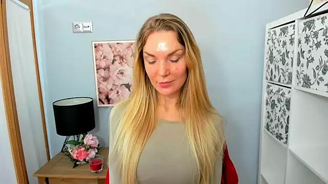 Snapshot of AulloraHoney chatting on 02.16.25 AulloraHoney online show from 02.16.25