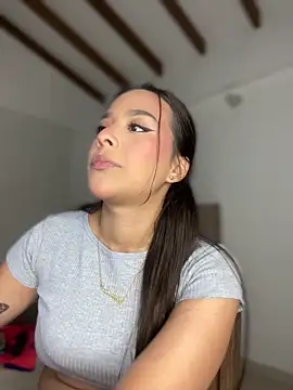 Snapshot of Little_Amber6 chatting on 10.04.25 Little Amber6 online show from 10.04.25