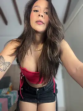 Snapshot of Little_Amber6 chatting on 10.18.25 Little Amber6 online show from 10.18.25