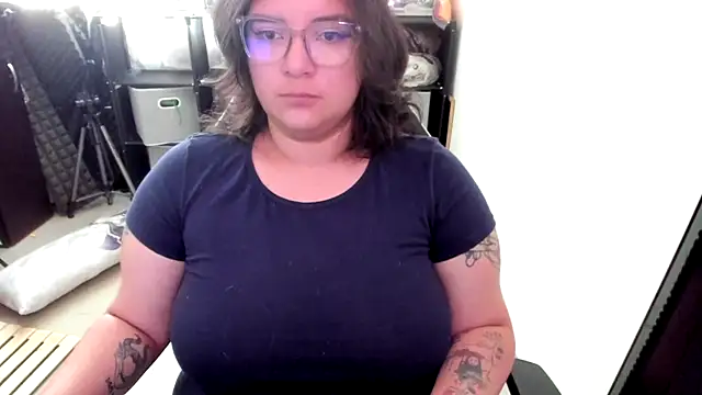 aika-dreams online show from 12.04.25