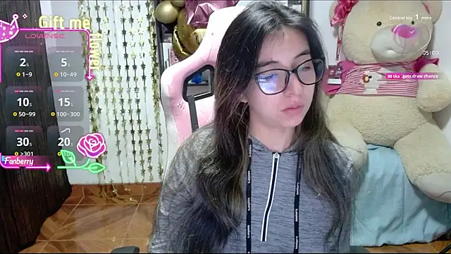 Maggie Fox3 online show from 10.07.25