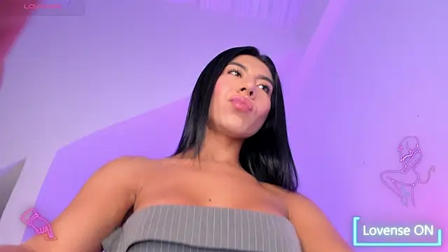 Snapshot of VictoriaVX chatting on 10.02.25 VictoriaVX online show from 10.02.25