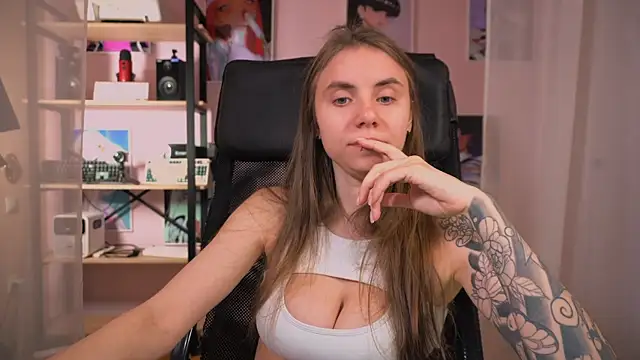  AnnaStark  online show from 10.18.25