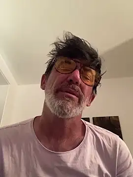 Snapshot of maxximere chatting on 05.19.26 maxximere online show from 05.19.26