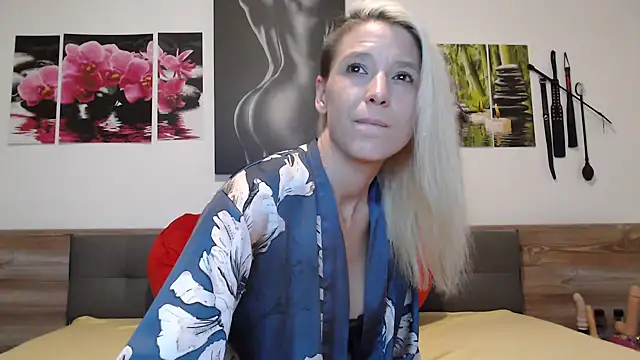 Naschkatze01 online show from 10.28.25