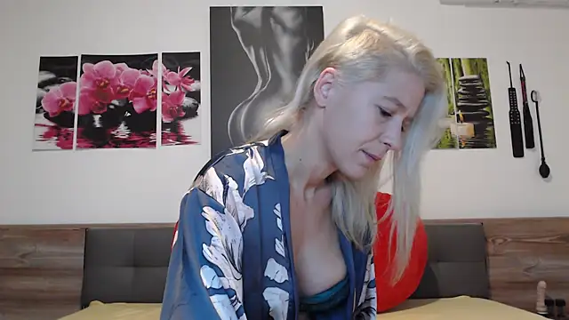 Naschkatze01 online show from 11.17.25