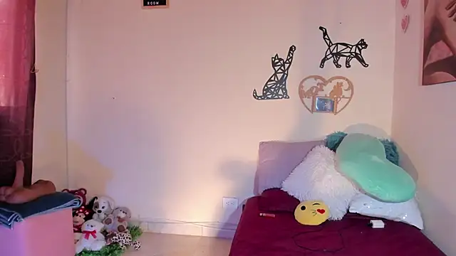 annyluna1 online show from 10.15.25