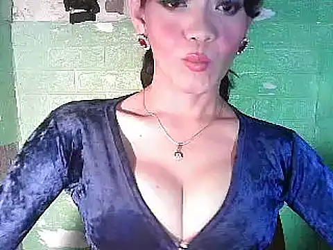 Snapshot of Rosebaumgardner1234 chatting on 02.23.25 Rosebaumgardner1234 online show from 02.23.25