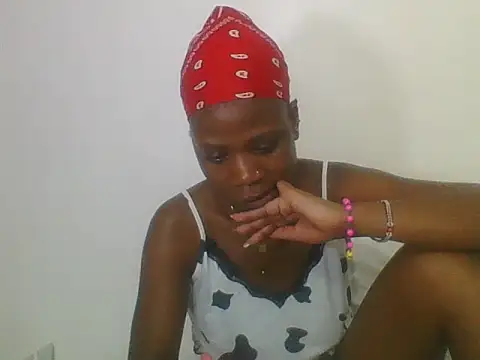 Snapshot of Sweetbaby004 chatting on 10.13.25 Sweetbaby004 online show from 10.13.25