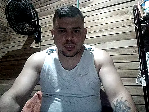 Snapshot of Arcangel_05 chatting on 04.08.26 Arcangel 05 online show from 04.08.26