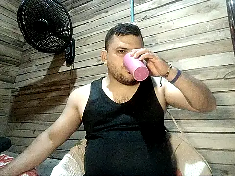 Snapshot of Arcangel_05 chatting on 04.12.26 Arcangel 05 online show from 04.12.26