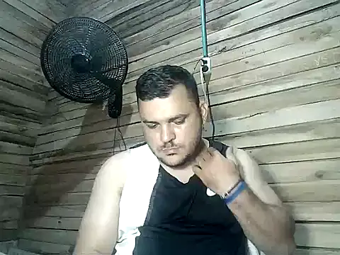 Snapshot of Arcangel_05 chatting on 04.14.26 Arcangel 05 online show from 04.14.26