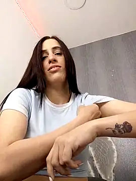 Amira Milker online show from 02.12.25