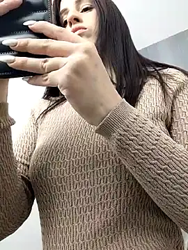 Amira Milker online show from 02.22.25