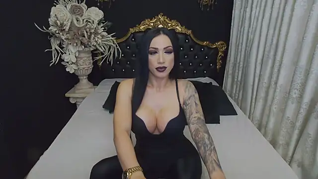 Snapshot of MichaelaDark chatting on 11.05.25 MichaelaDark online show from 11.05.25