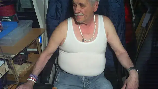 Snapshot of nonnomaturobisex chatting on 05.27.26 nonnomaturobisex online show from 05.27.26