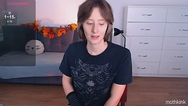 Snapshot of mothkink chatting on 10.17.25 mothkink online show from 10.17.25
