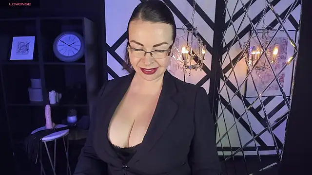 Snapshot of MrsIngrid chatting on 12.14.24 MrsIngrid online show from 12.14.24