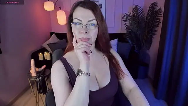 Snapshot of MrsIngrid chatting on 02.28.25 MrsIngrid online show from 02.28.25