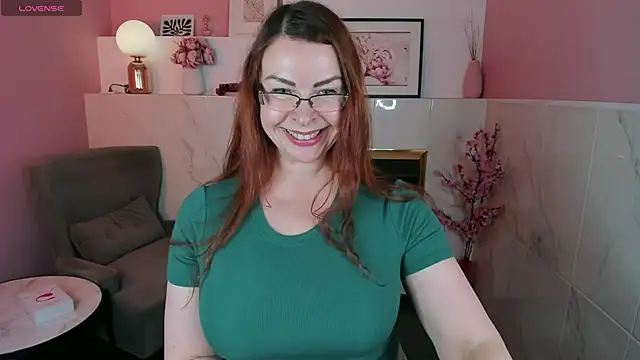 Snapshot of MrsIngrid chatting on 03.06.25 MrsIngrid online show from 03.06.25