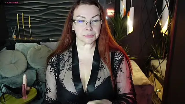 Snapshot of MrsIngrid chatting on 10.07.25 MrsIngrid online show from 10.07.25