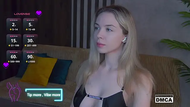 Holl1Would online show from 02.03.25