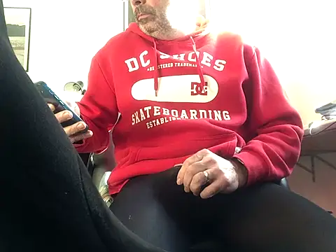 Snapshot of louh261 chatting on 10.01.25 louh261 online show from 10.01.25