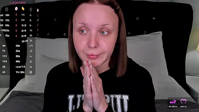 LianaFord online show from 04.15.26