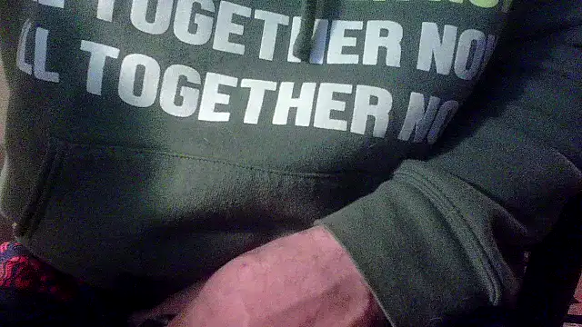 Snapshot of OralDesires2 chatting on 01.04.25 OralDesires2 online show from 01.04.25