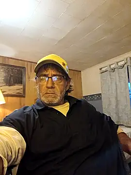 Snapshot of OralDesires2 chatting on 10.19.25 OralDesires2 online show from 10.19.25