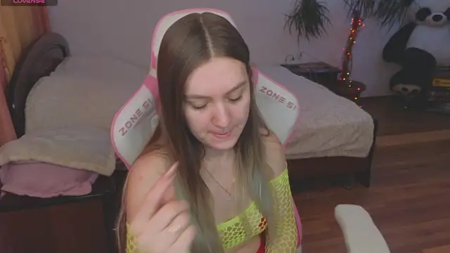 CyrilaPuff online show from 12.19.24