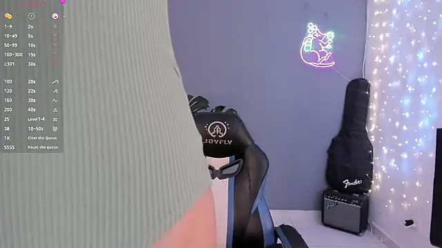 Snapshot of labrika_ chatting on 10.15.25 labrika online show from 10.15.25