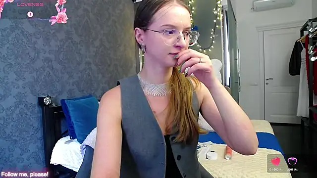 KateJonson online show from 09.10.25