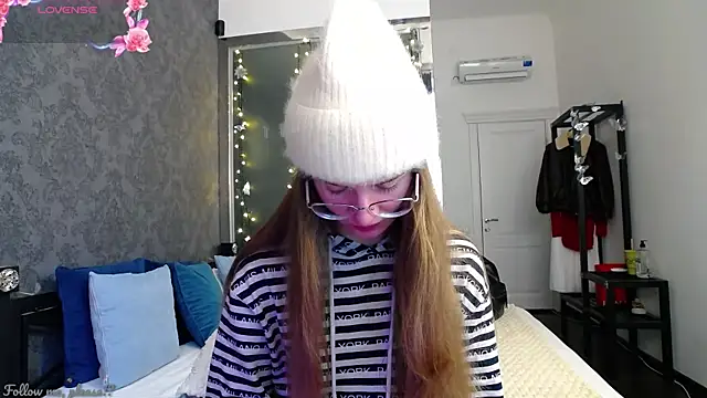 KateJonson online show from 10.02.25