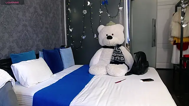 KateJonson online show from 11.14.25