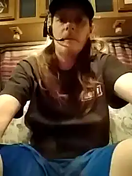 Snapshot of truckerlove69 chatting on 02.25.25 truckerlove69 online show from 02.25.25