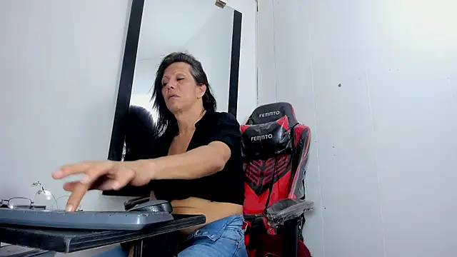 Cleopatra Trans online show from 11.07.25