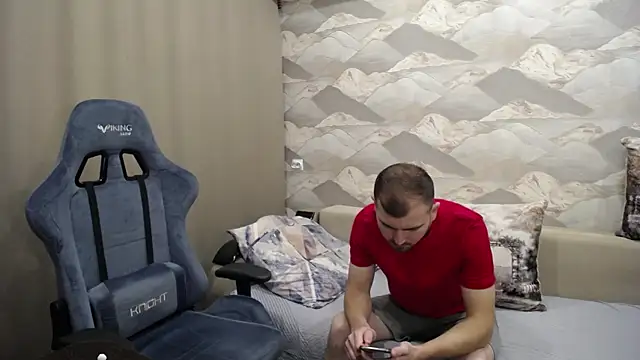 Snapshot of SerzhKorol1 chatting on 10.10.25 SerzhKorol1 online show from 10.10.25